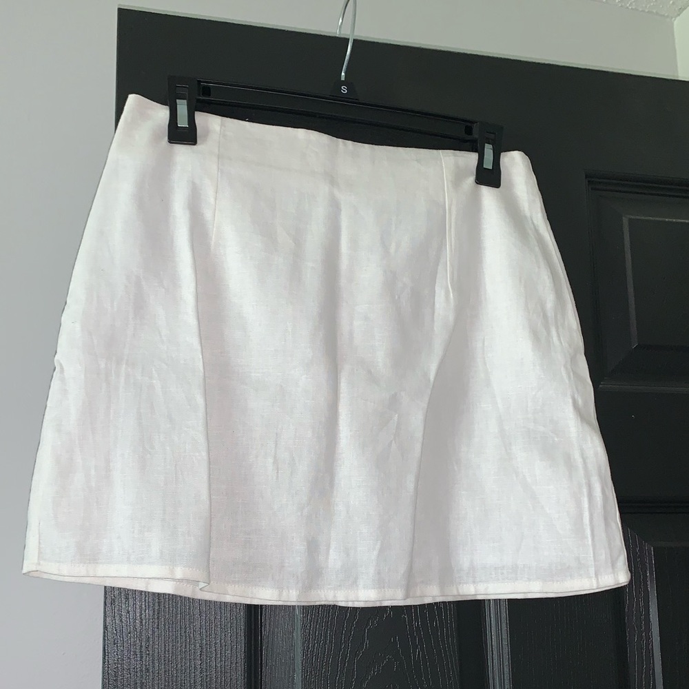 White skirt zipper back never worn S